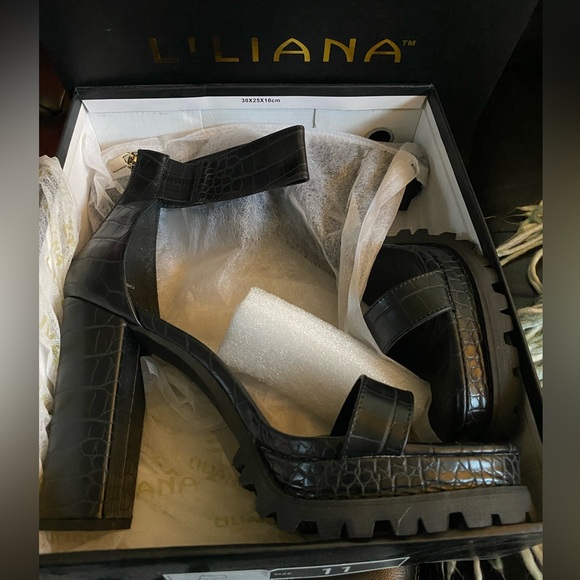 Liliana Strapped Platform Sandal (New in Original Shoe Box and Packaging) - Picture 2 of 4